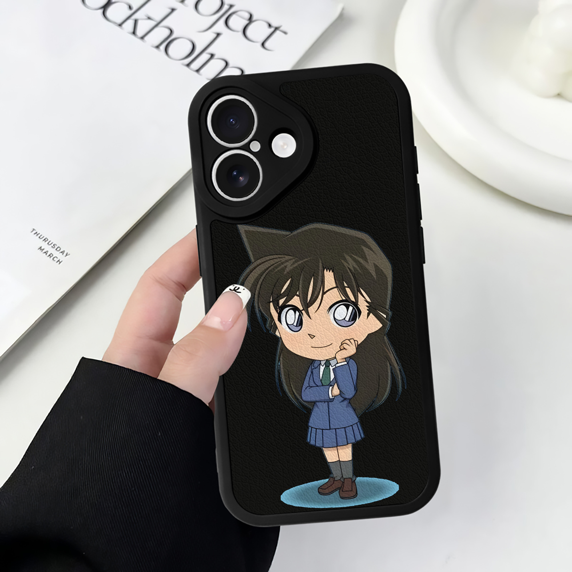 （画像用） 名探偵コナン 毛利 蘭 もうり らん、モーリ ラン Detective Conan Rachel Moore 【iPhone 16シリーズ対応】シリコンスマホケース（レザー調） 材質：シリコン